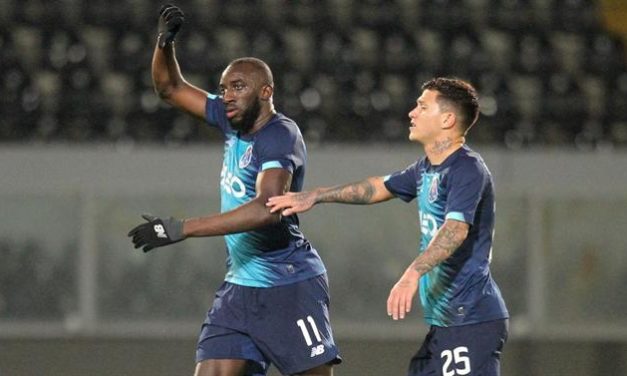 MAREGA VÍTIMA DE CÂNTICOS RACISTAS