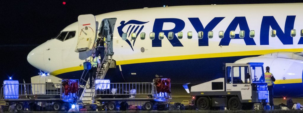 AVIÃO COM DESTINO A FARO FAZ ATERRAGEM FORÇADA DEVIDO A INCENDIO A BORDO